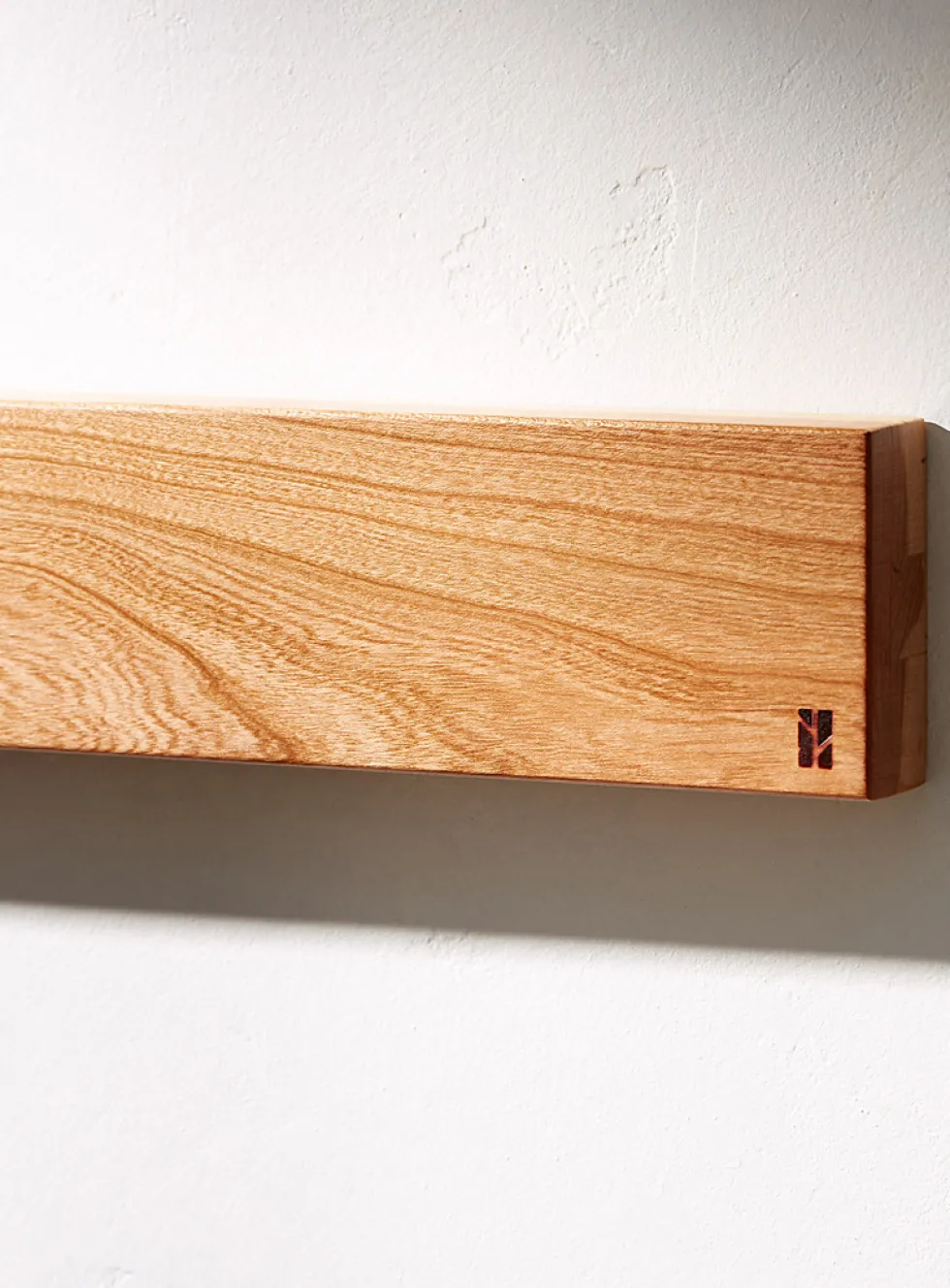 Short magnetic knife holder