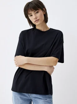 Short-sleeve crew-neck tee