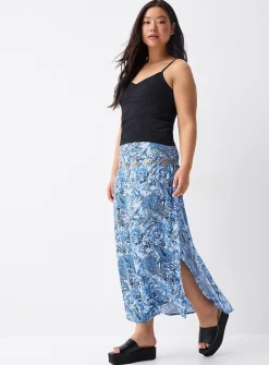 Side-slit textured crepe maxi skirt