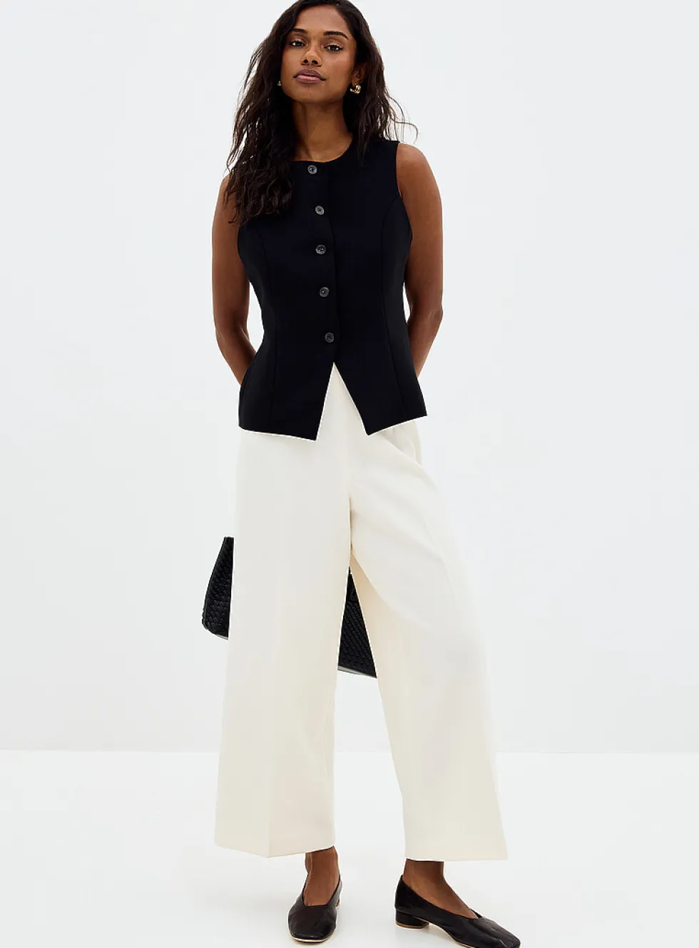 Sleek cropped wide-leg pant