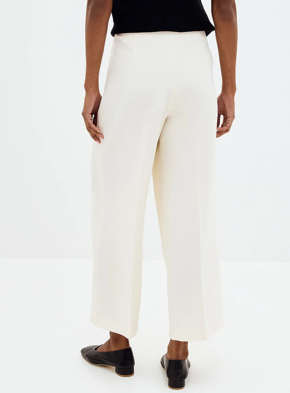 Sleek cropped wide-leg pant