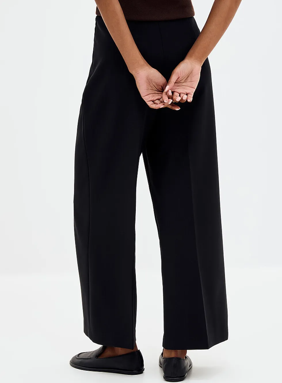 Sleek cropped wide-leg pant