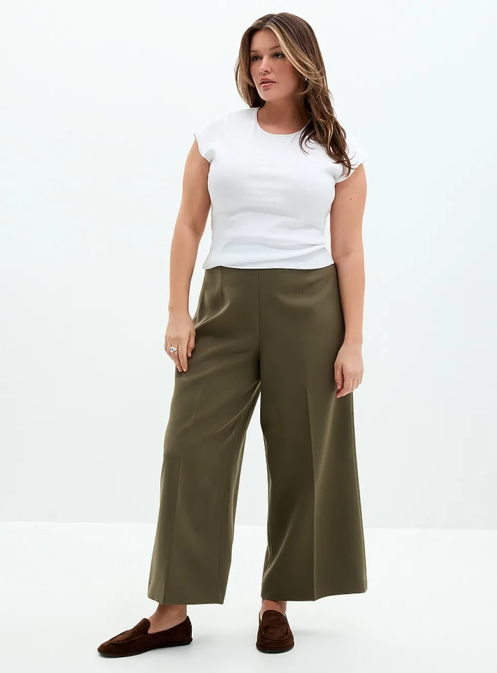 Sleek cropped wide-leg pant
