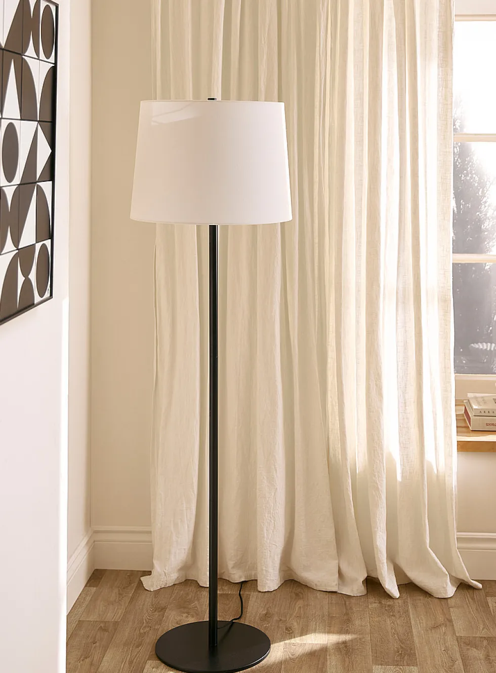 Slim base minimalist floor lamp
