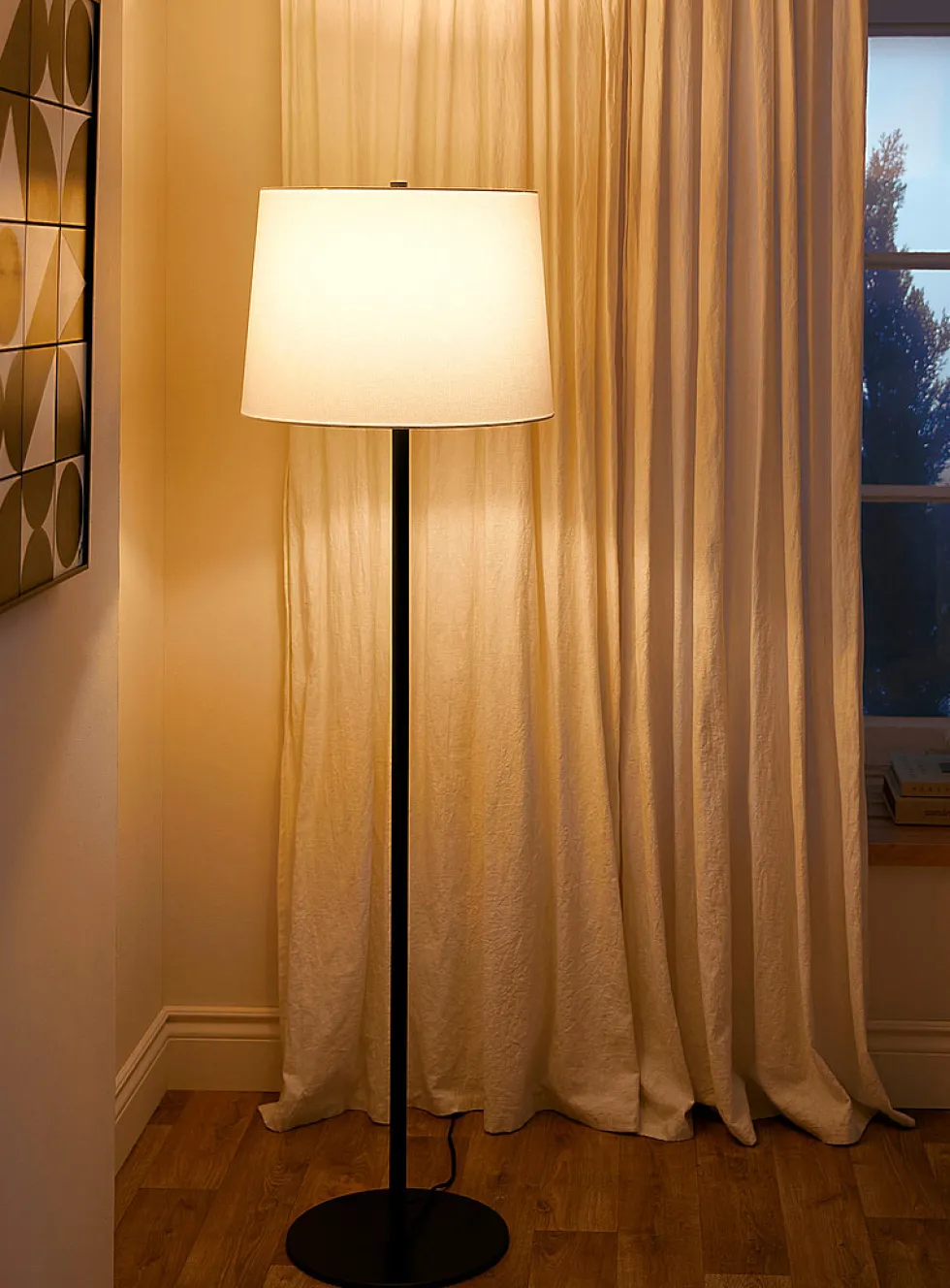 Slim base minimalist floor lamp