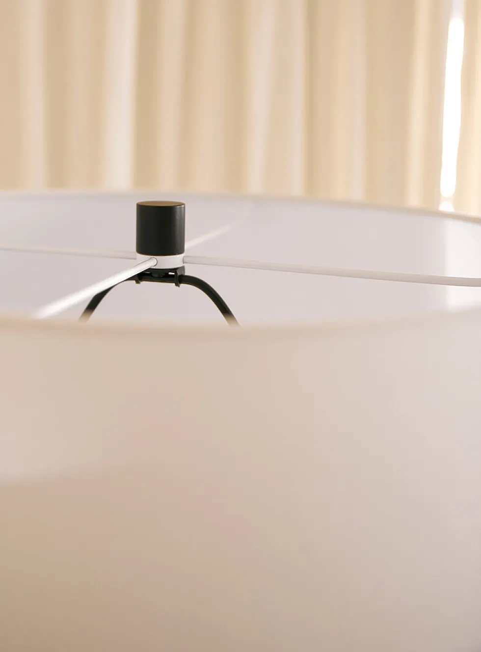 Slim base minimalist floor lamp