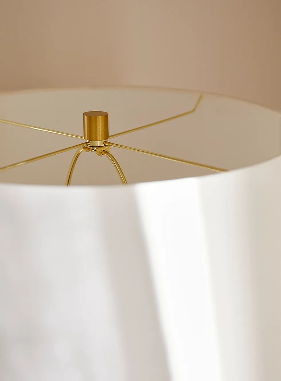 Slim base minimalist floor lamp