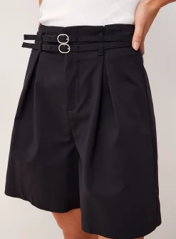 Slim belts structured Bermuda short