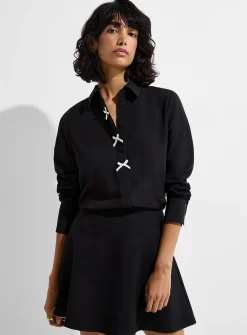 Small contrasting bows shirt