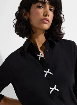 Small contrasting bows shirt