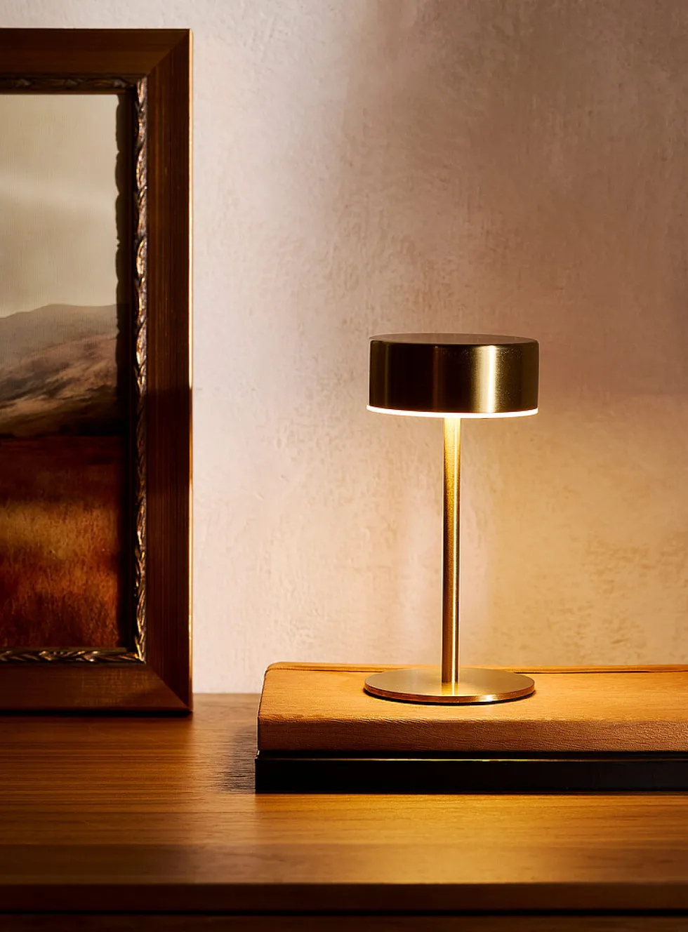 Small rechargeable cylindrical touch table lamp