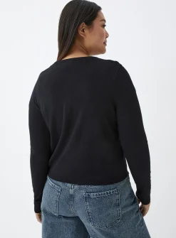 Small-button fine-knit cardigan