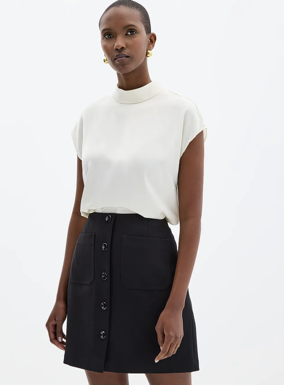 Soft piqué-textured buttoned skirt