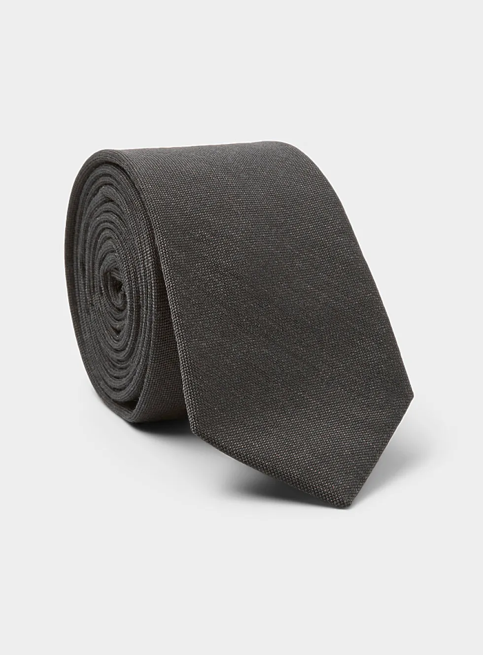 Solid wool tie