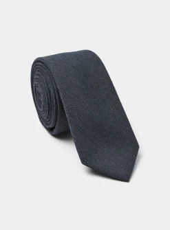 Solid wool tie