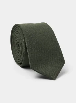 Solid wool tie