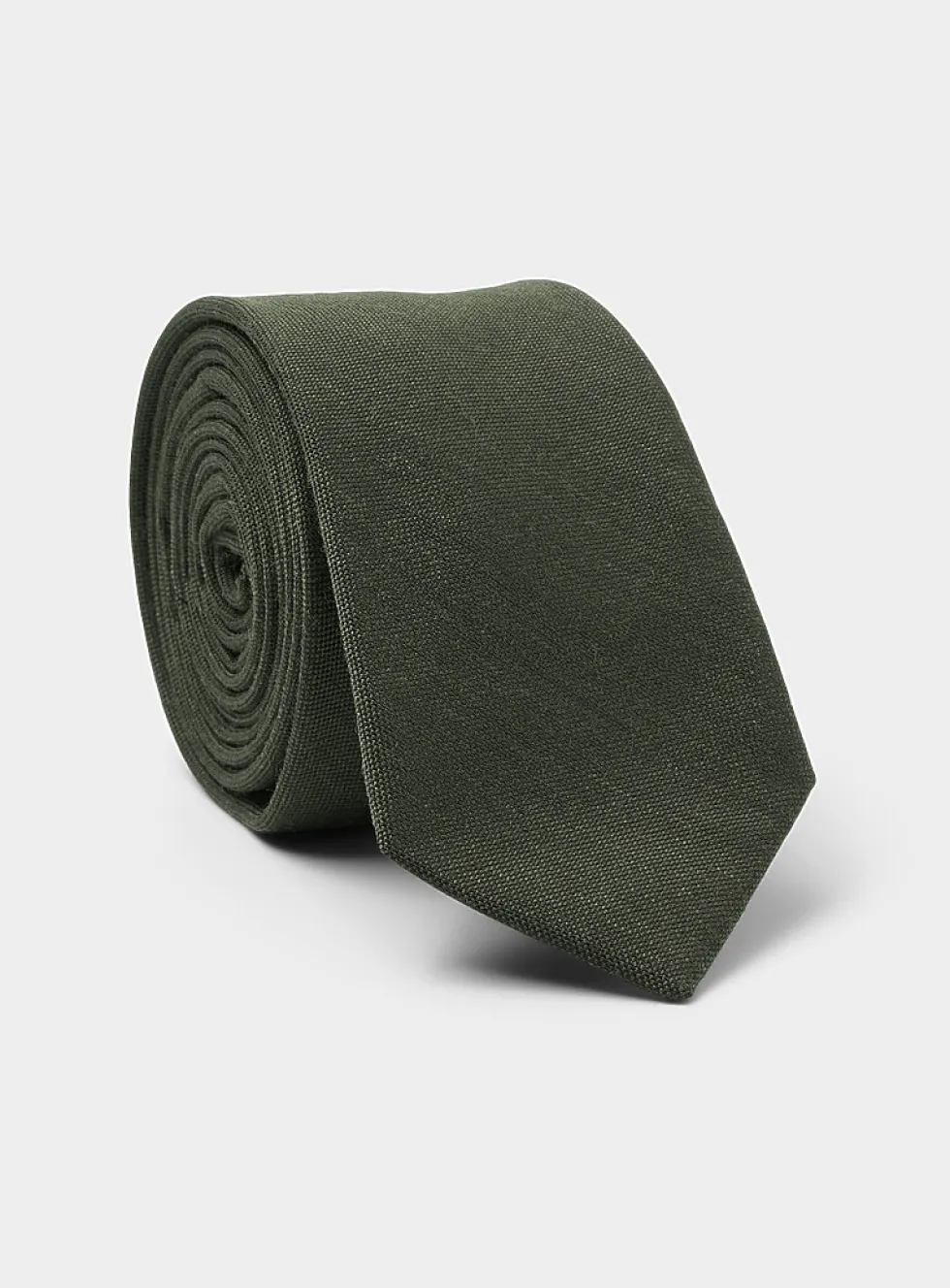 Solid wool tie