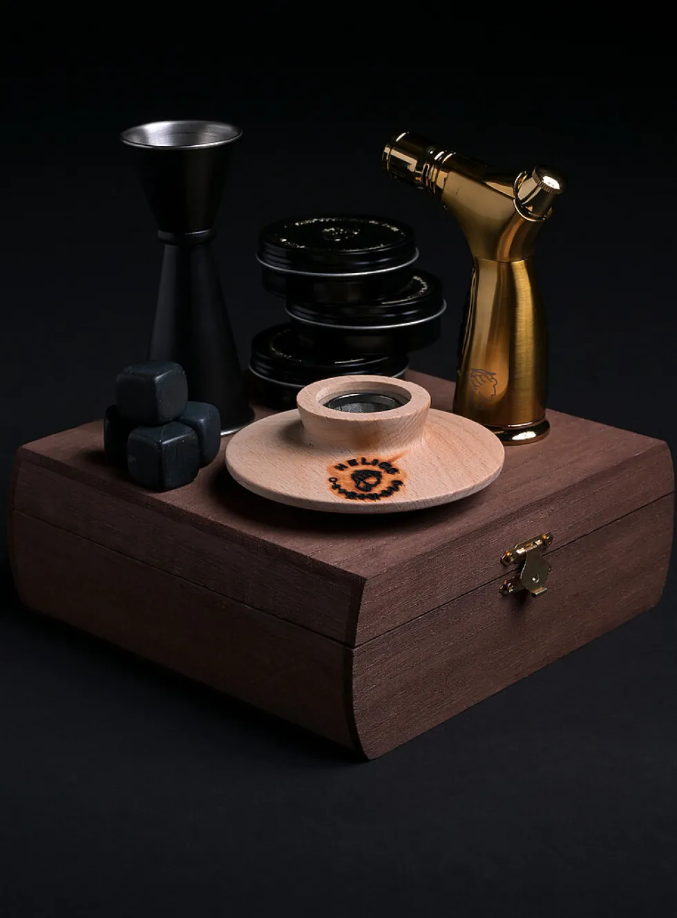 Some N' Luxe cocktail smoking set