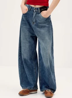 Star-shaped back pockets jean
