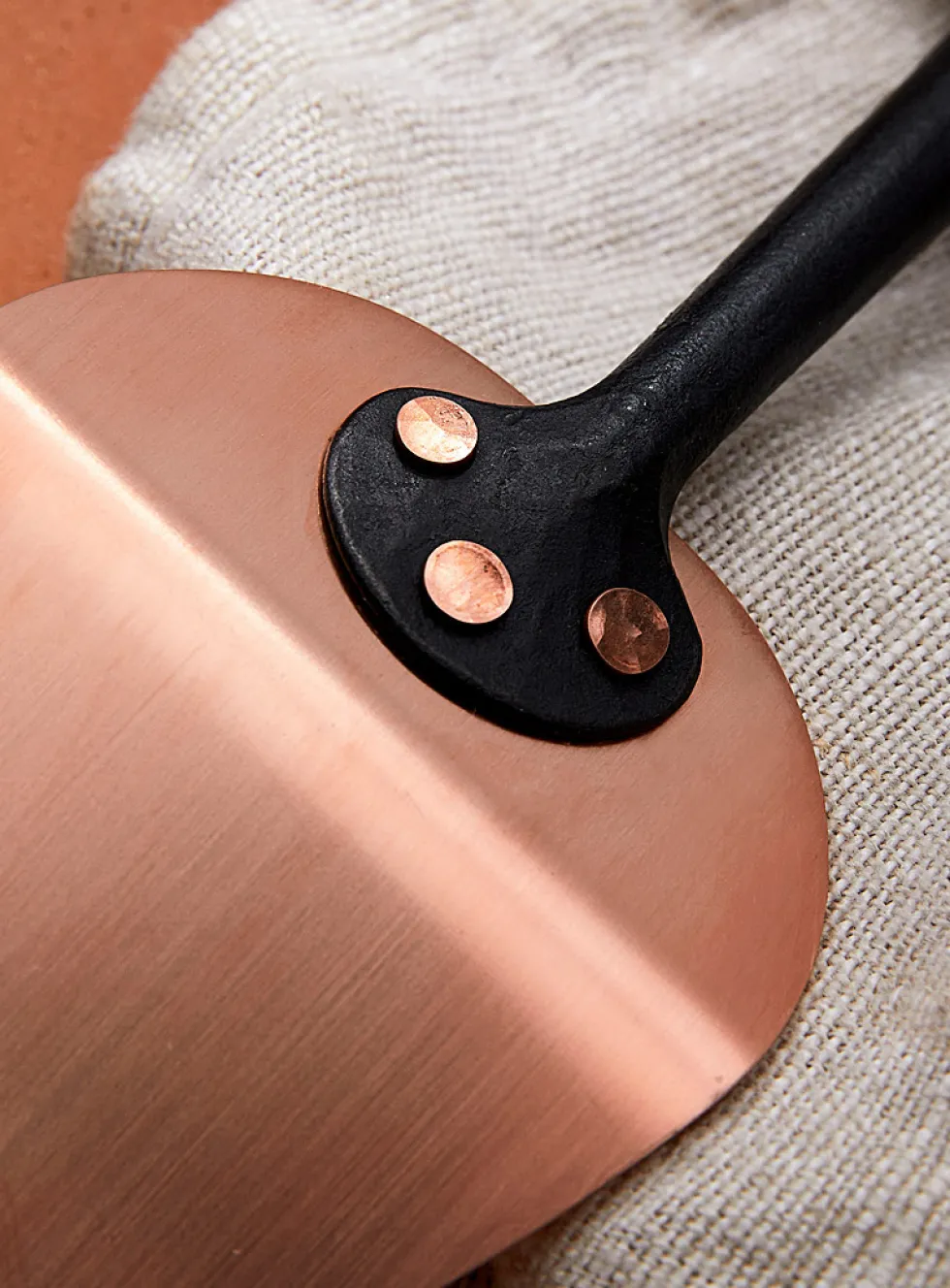 Steel and copper pie server