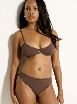 Straight-neckline charm balconette