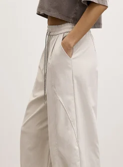 Stretch canvas topstitched details barrel-leg pant