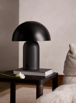 Table lamp with black ceramic base