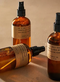 Teakwood & tobacco room spray