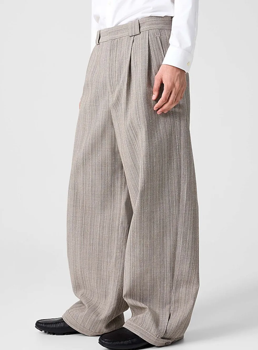 Textured virgin wool barrel-leg pants