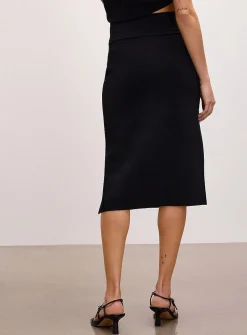 Thick-knit offset slit pencil skirt