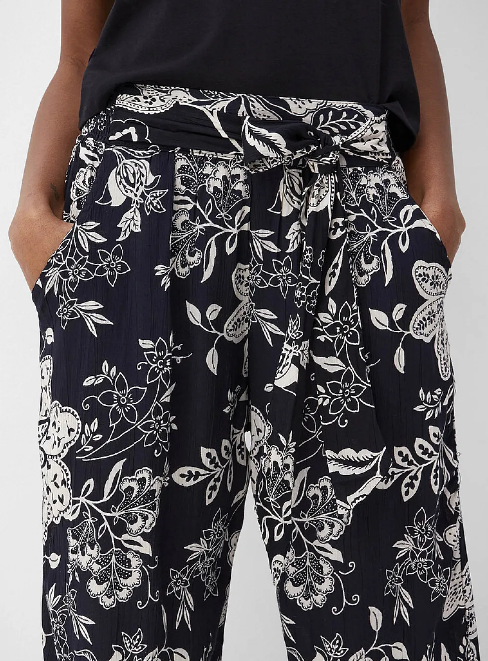 Tie ribbons printed wide-leg pant