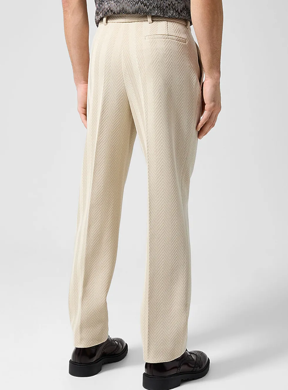 Tone-on-tone textured zigzag pattern pant