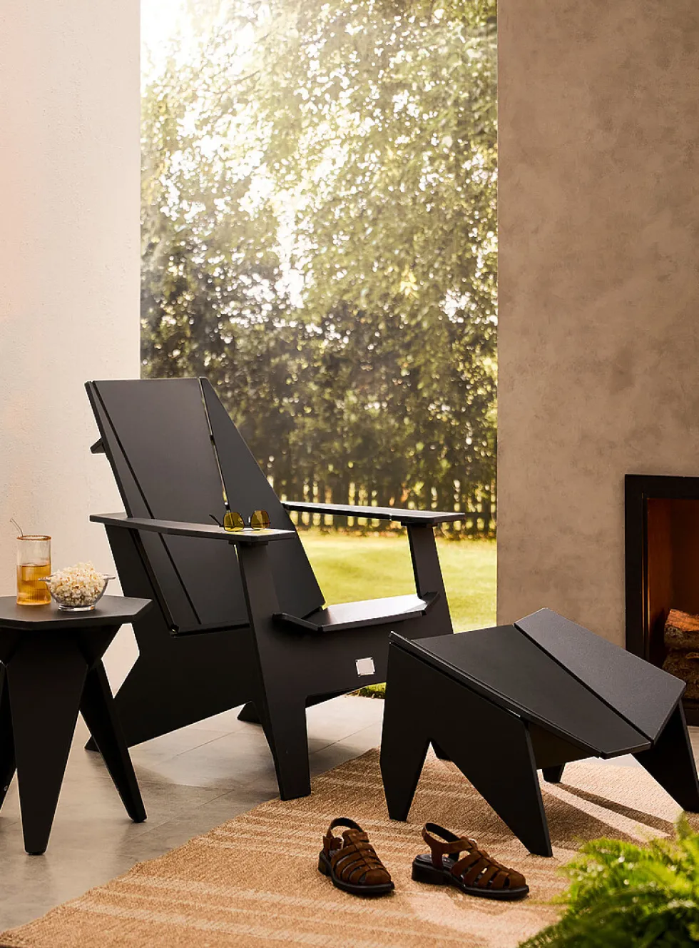 Tripod outdoor accent table