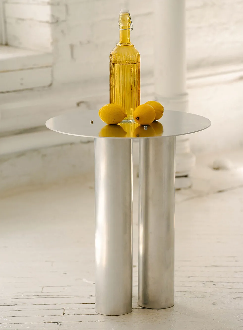 TT01 cylindrical aluminum side table