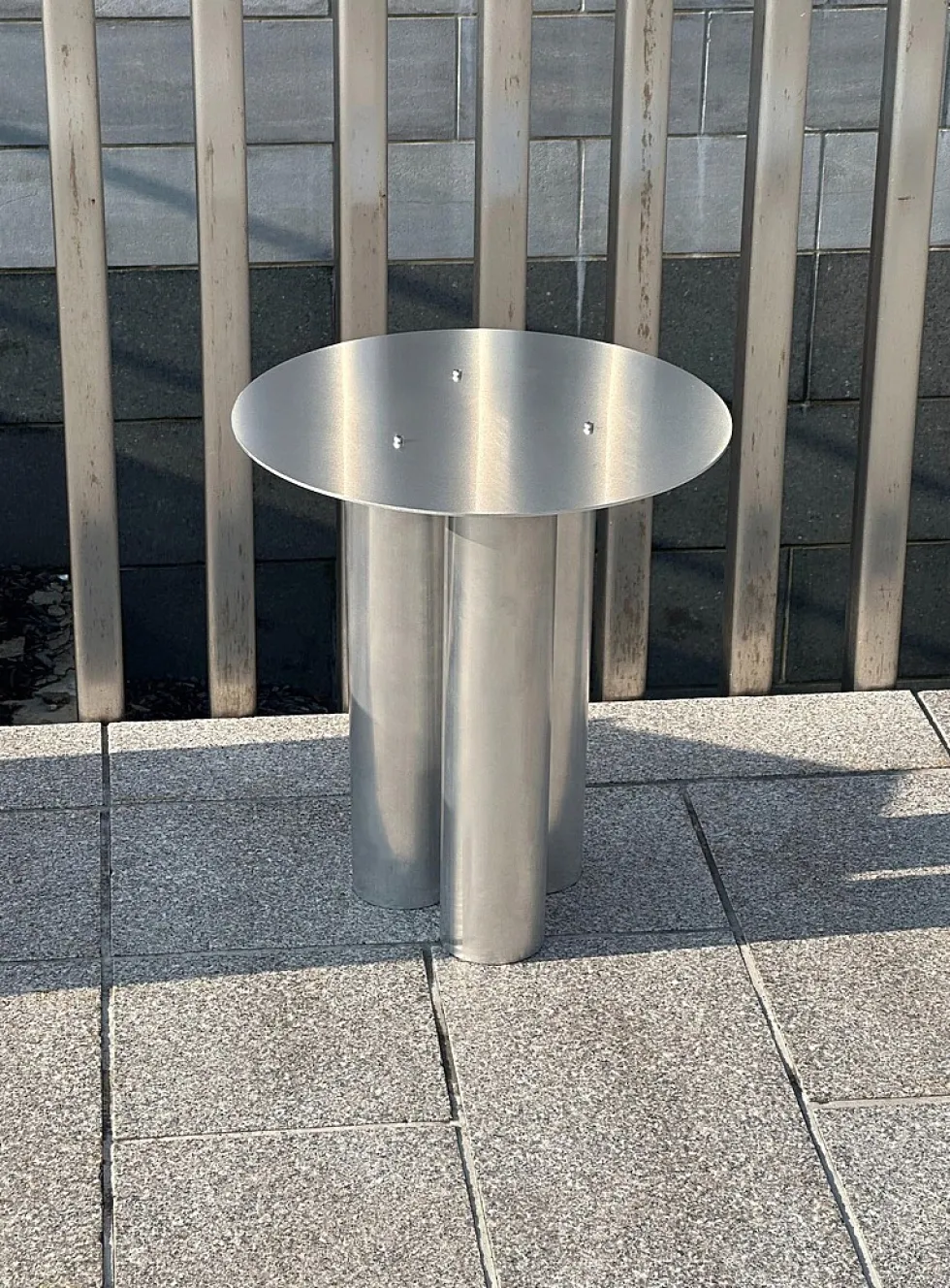 TT01 cylindrical aluminum side table