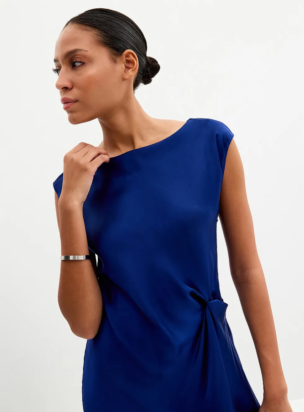 Twisted waist satiny dress