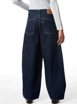 Ultra-wide-leg barrel-leg jean