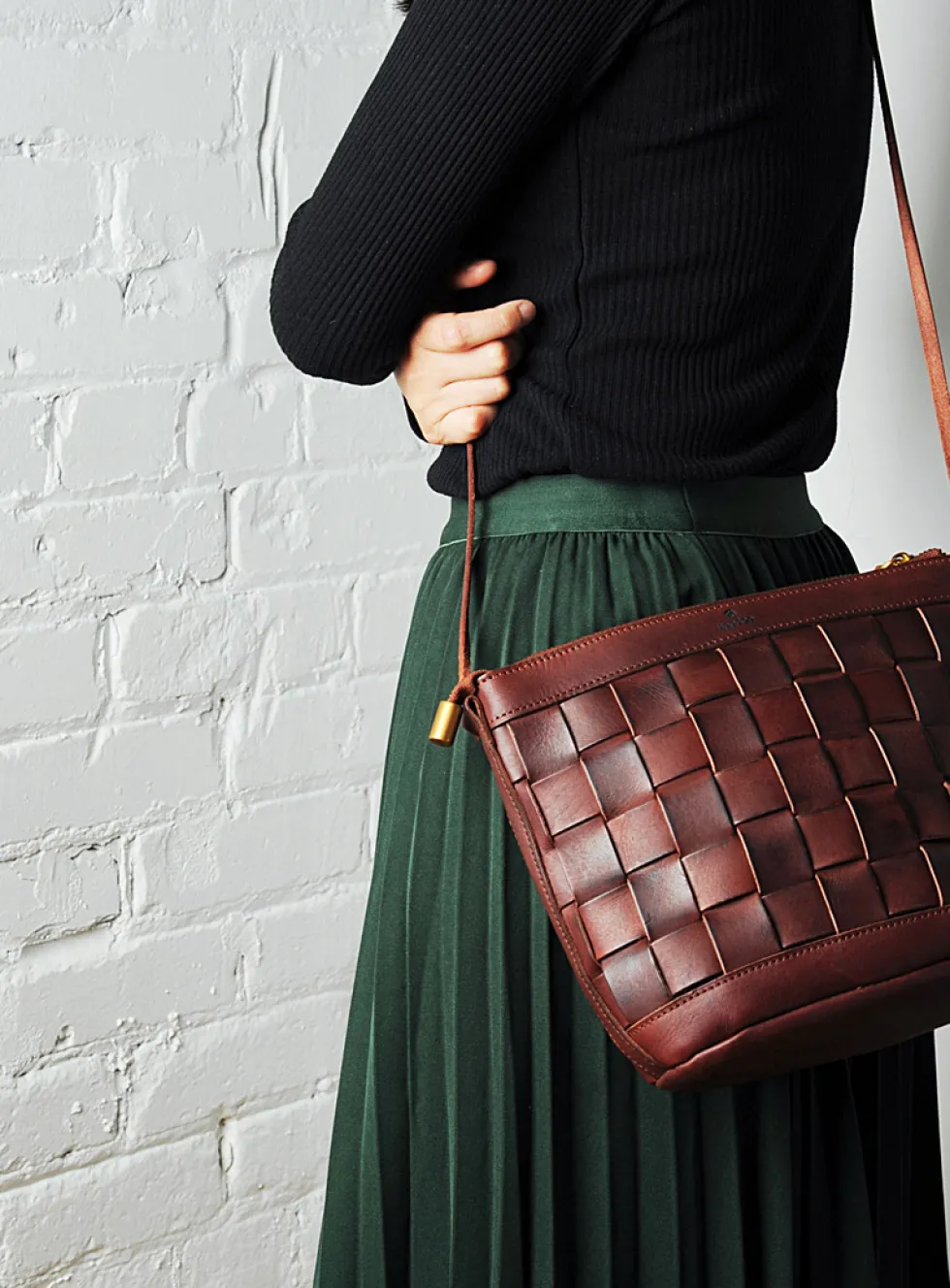 Venture crossbody bag