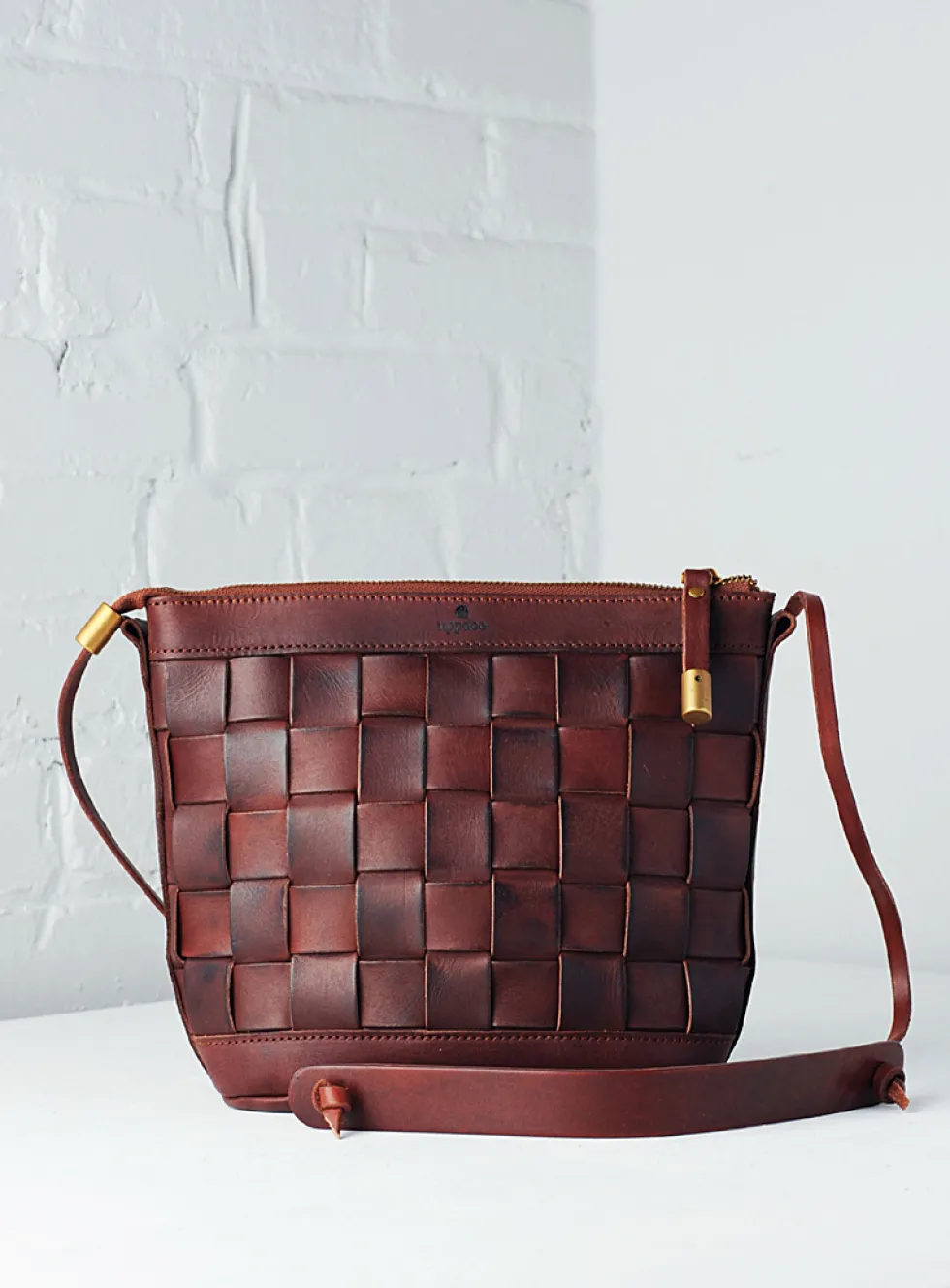 Venture crossbody bag
