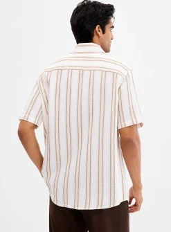 Vertical stripe knit shirt