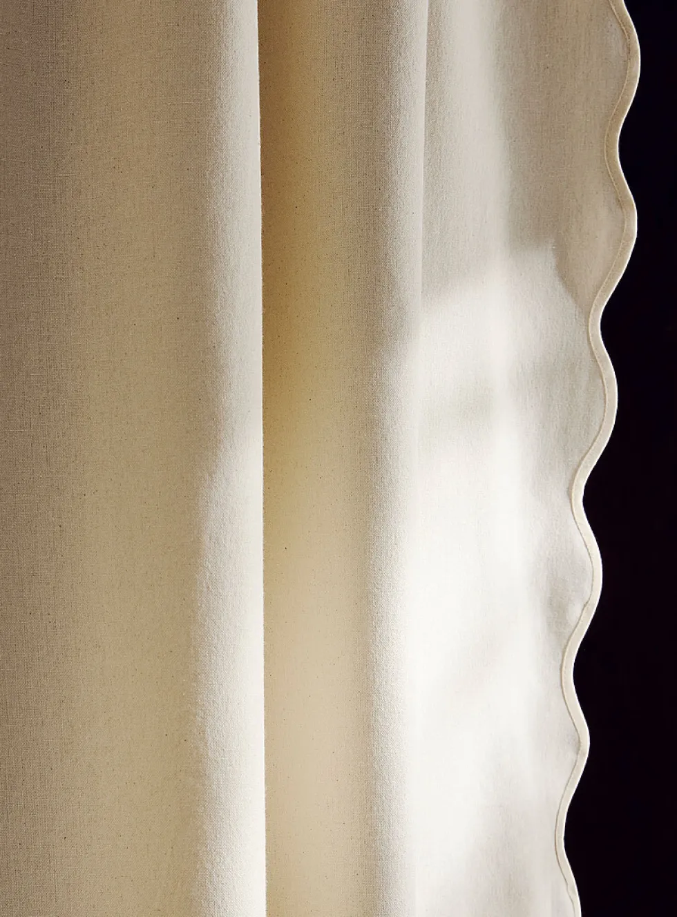 Wavy edge shower curtain