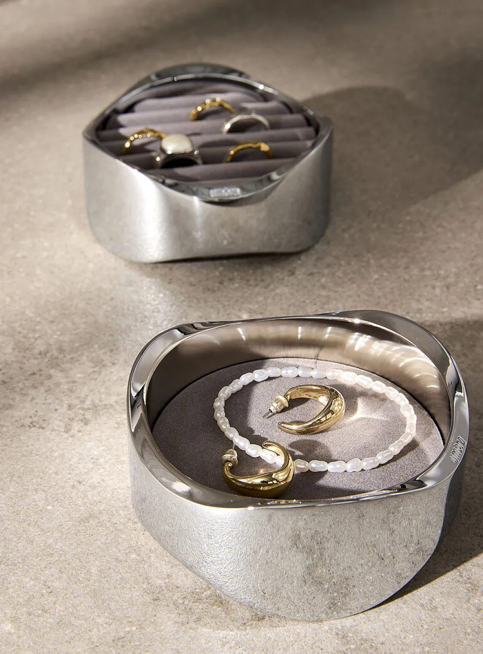 Wavy jewellery organizer