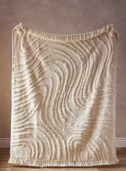Wavy tufted throw