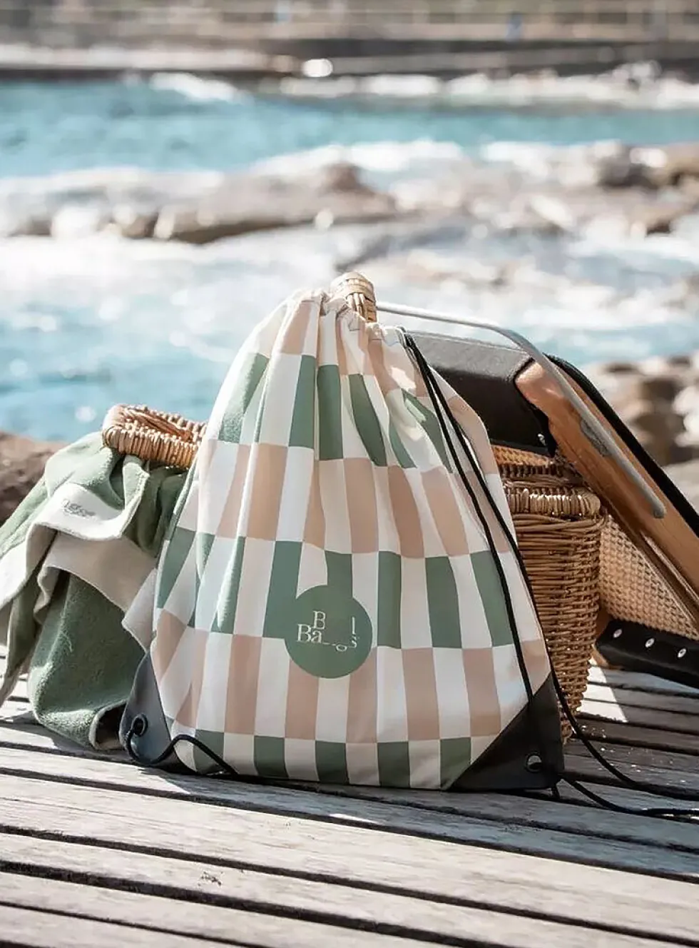 Weekend waterproof picnic rug