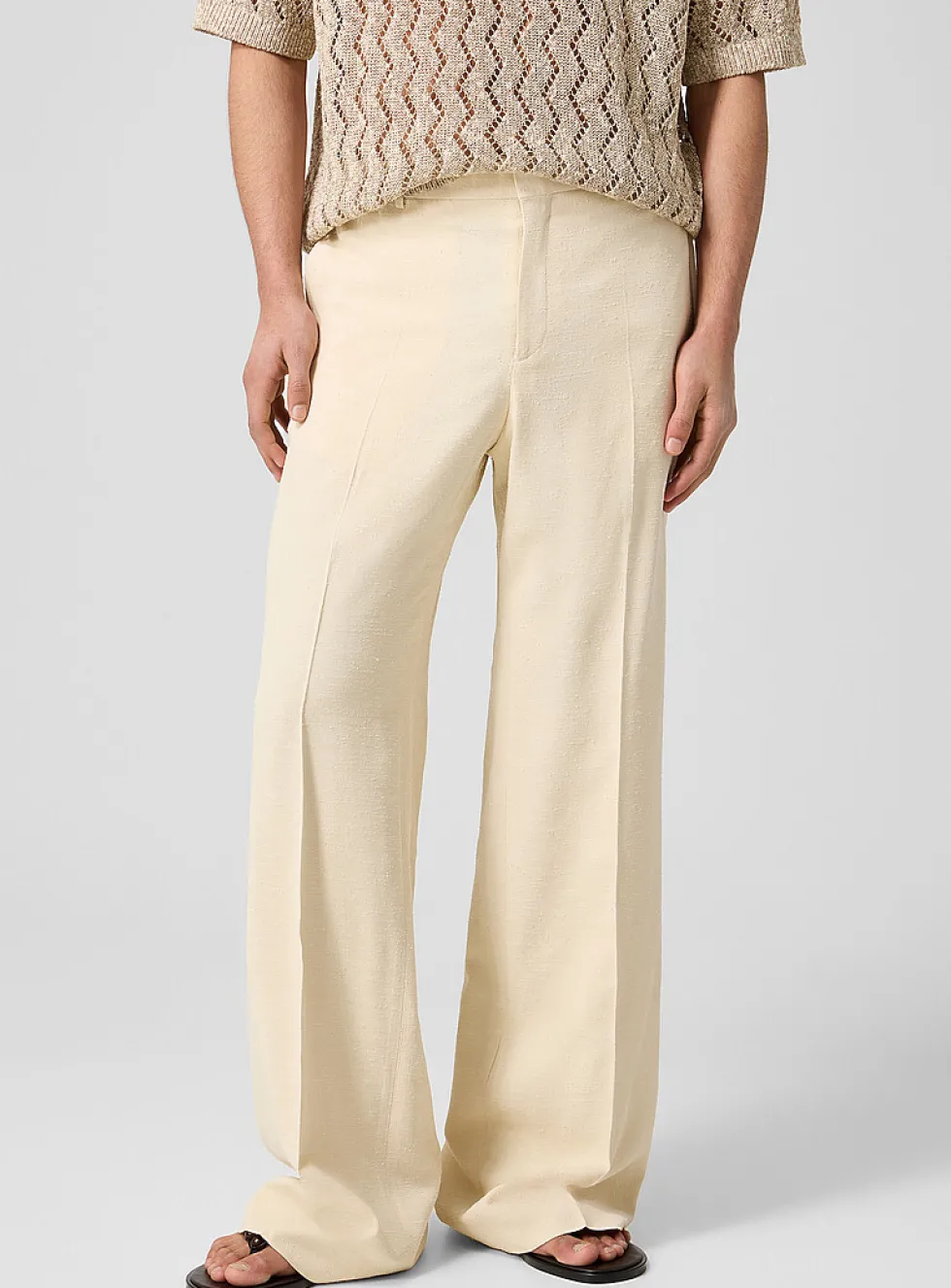 Wide-leg textured pant
