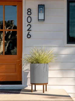 Wooden base grooved planter