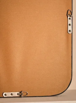 Woody richness round mirror