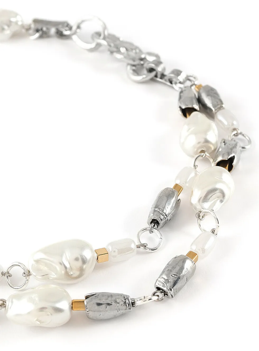 Xinae glass and pewter necklace