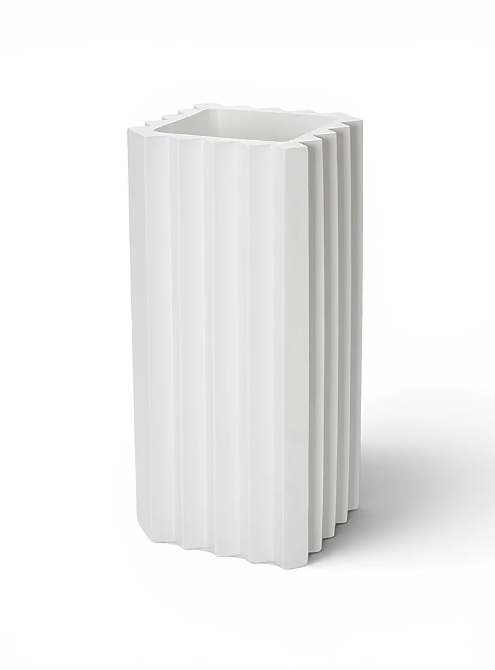 Zigzag triangular bands indoor/outdoor planter