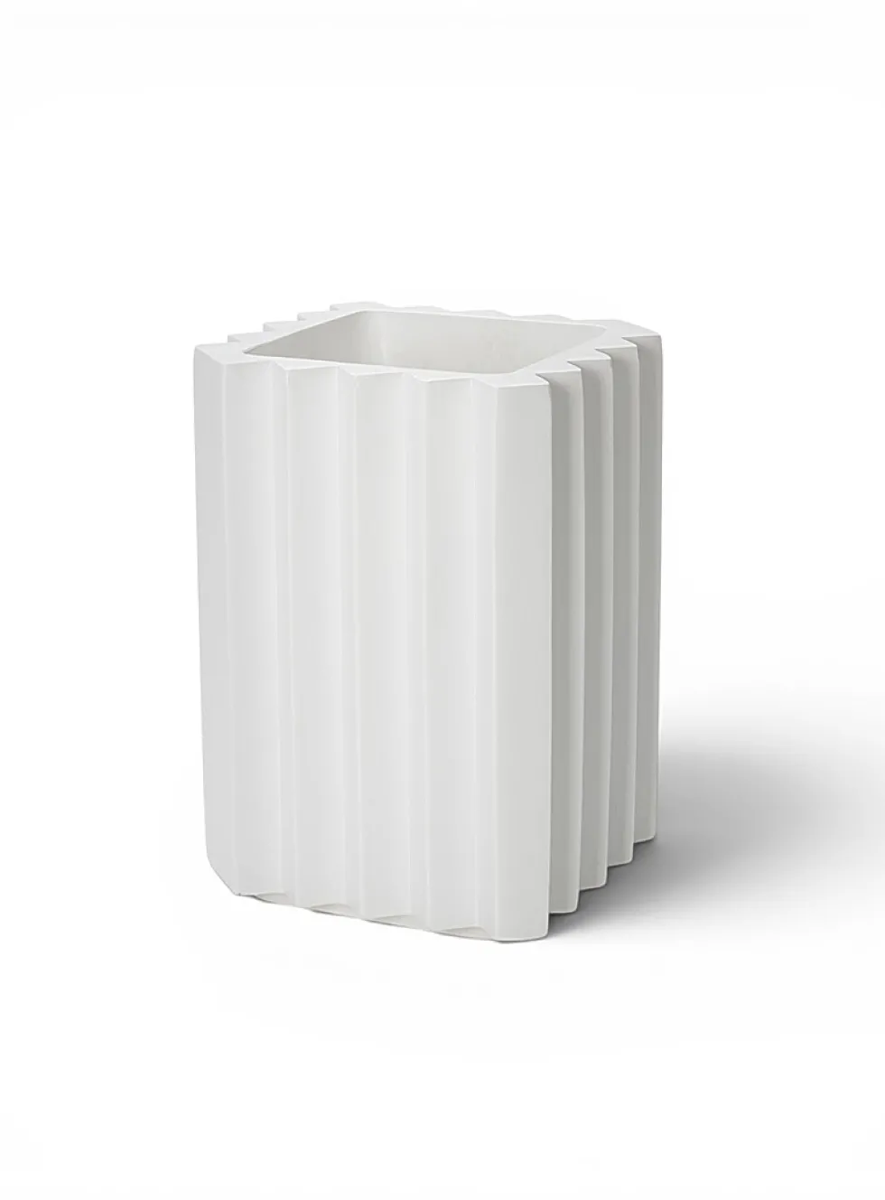 Zigzag triangular bands indoor/outdoor planter